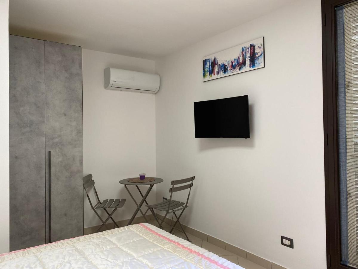 Room Mazzini เลชเช ภายนอก รูปภาพ